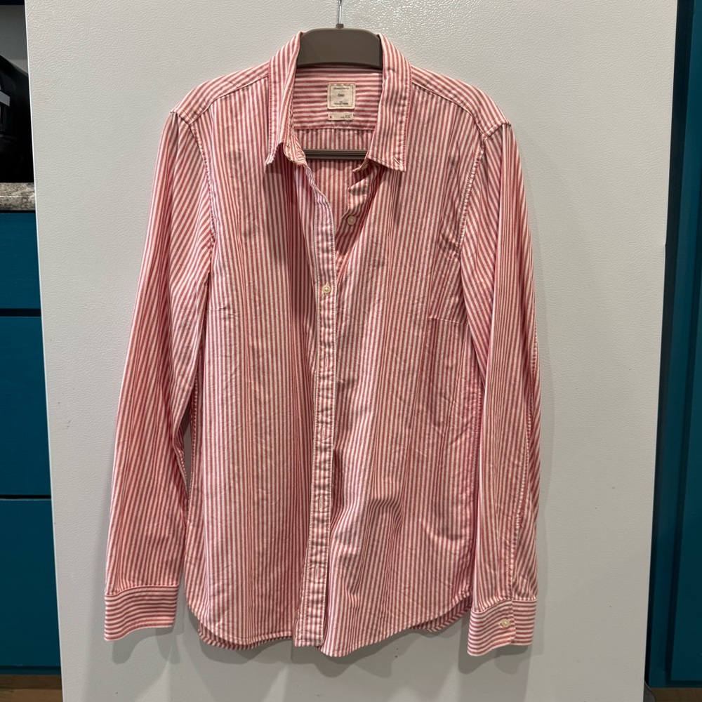 GAP Red and White Casual Button Down Shirt